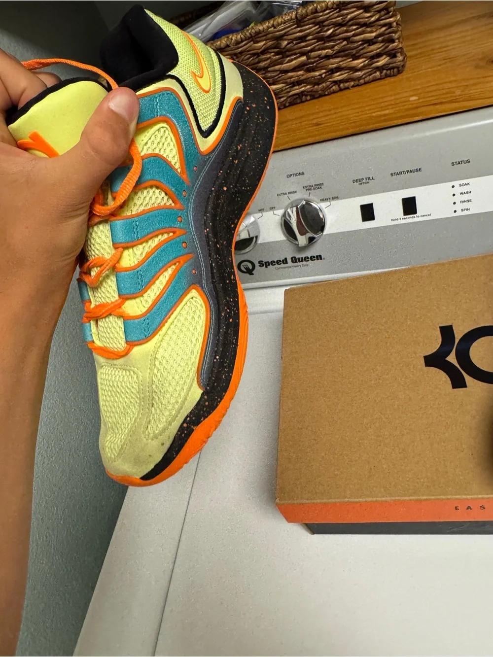 Men’s basketball shoes. Size 10.5. KD 18